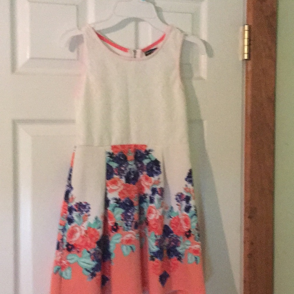 Girls Dress - Picture 1 of 2